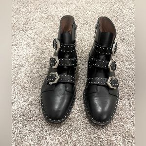 Gianni Bini leather booties